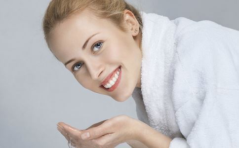 干燥起皮、紅血絲？敏感肌你不知道的事丨秋季護(hù)膚指南